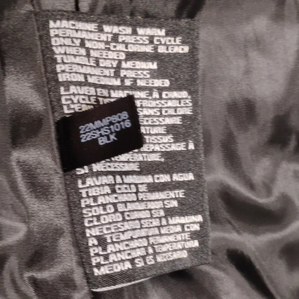 Guess Black Puffer Coat W Silver Detail Sz.M Gently Worn - Picture 15 of 15
